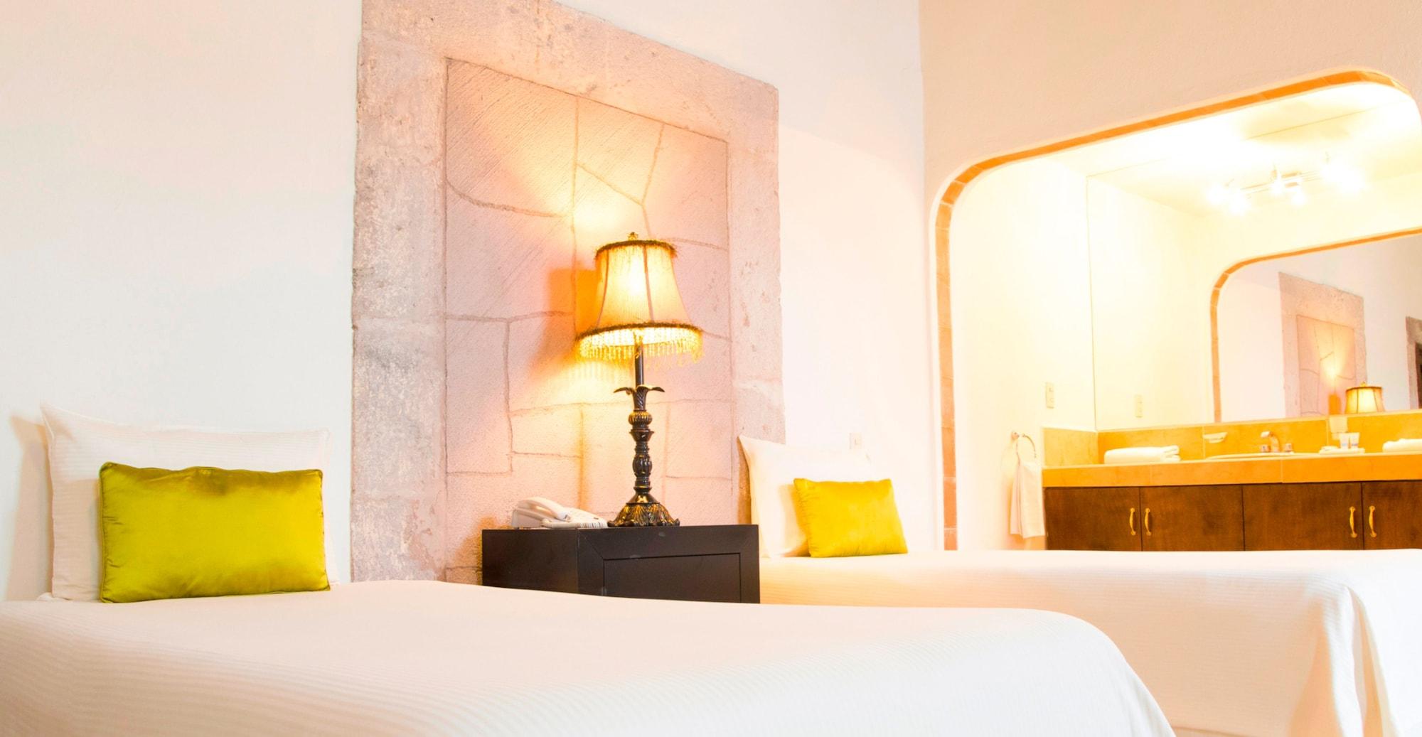 Hotel Expres By Hosting House Морелия Экстерьер фото