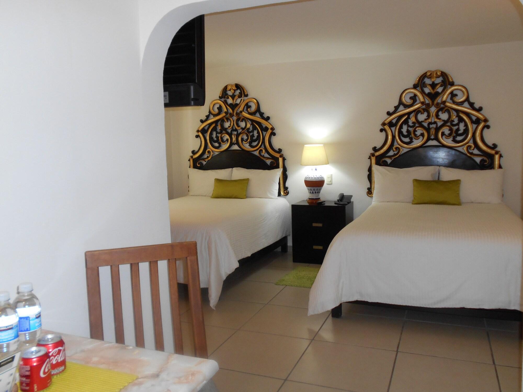 Hotel Expres By Hosting House Морелия Экстерьер фото