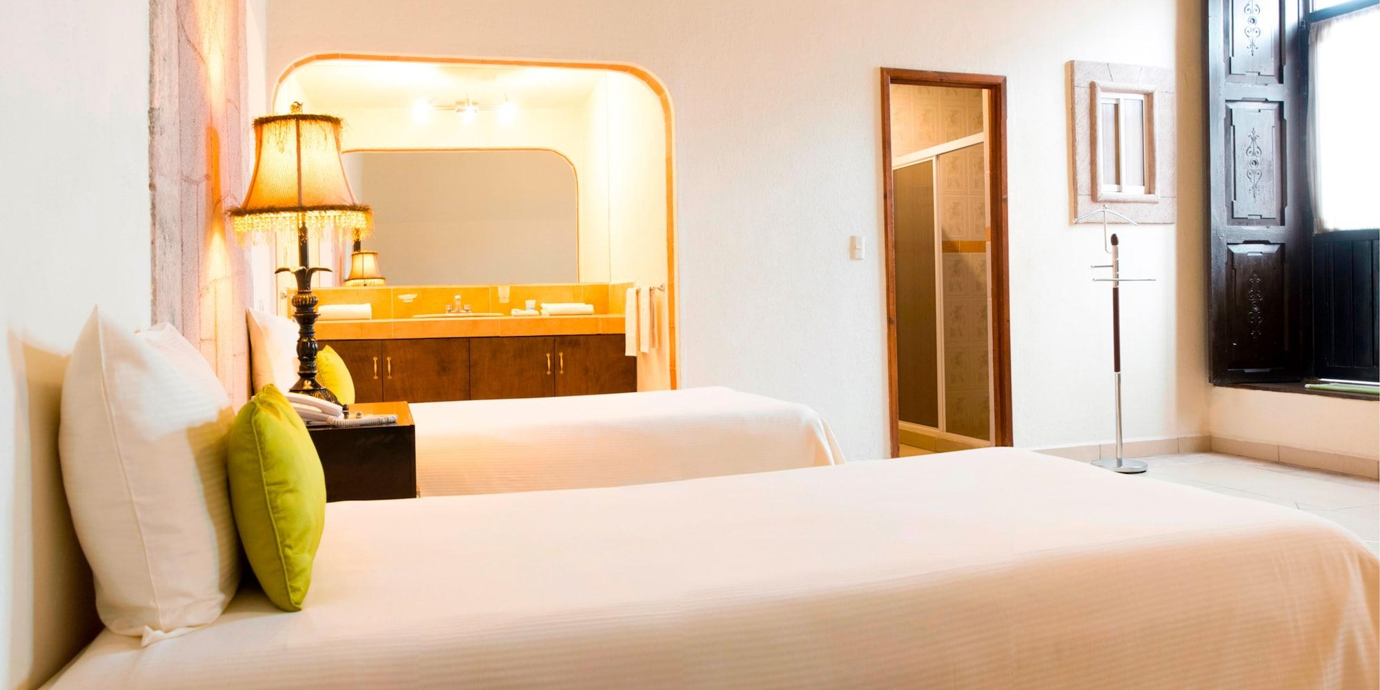 Hotel Expres By Hosting House Морелия Экстерьер фото