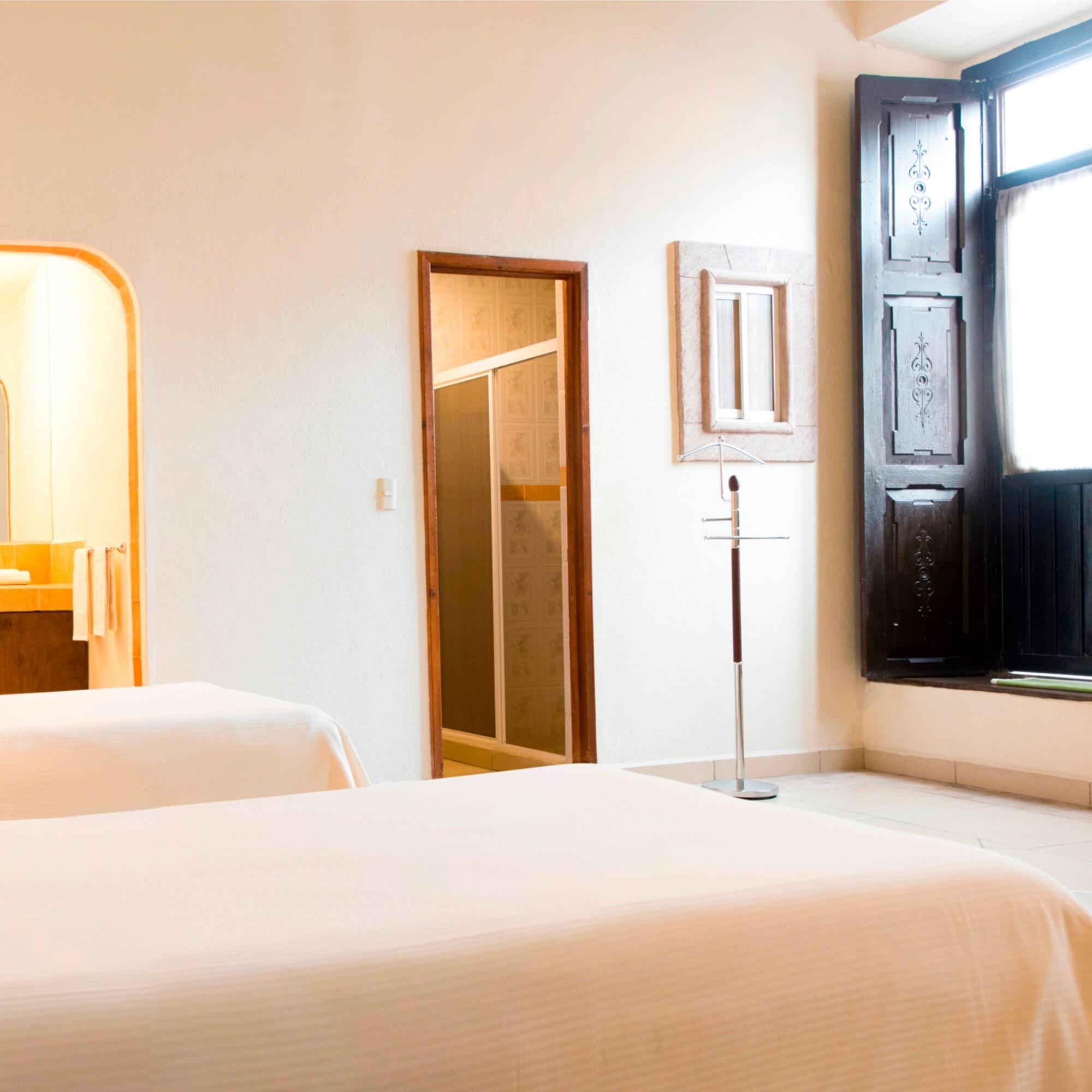 Hotel Expres By Hosting House Морелия Экстерьер фото