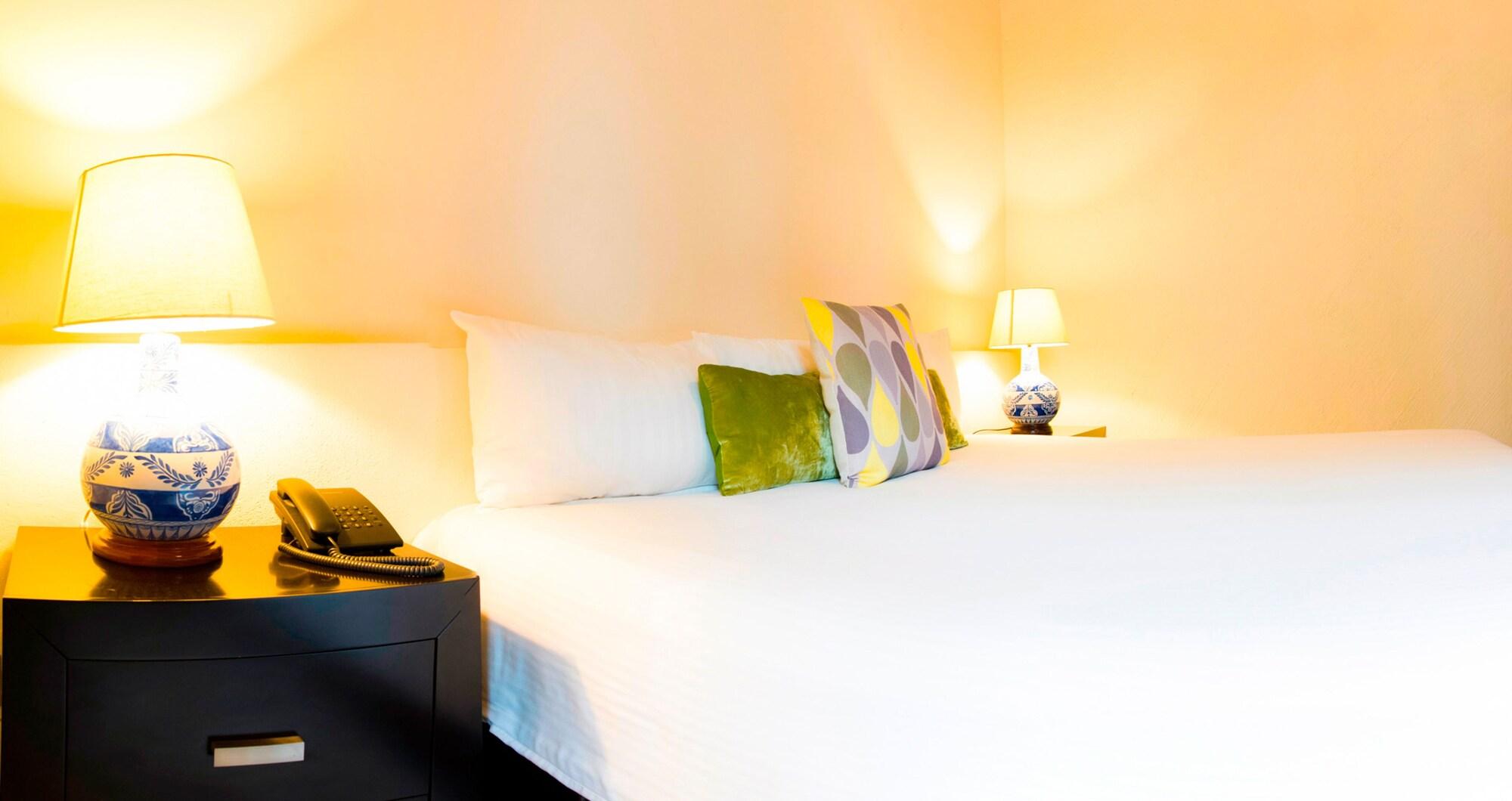 Hotel Expres By Hosting House Морелия Экстерьер фото
