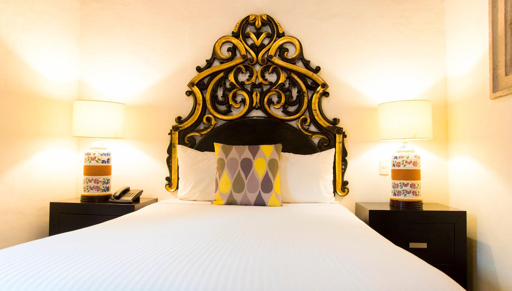 Hotel Expres By Hosting House Морелия Экстерьер фото