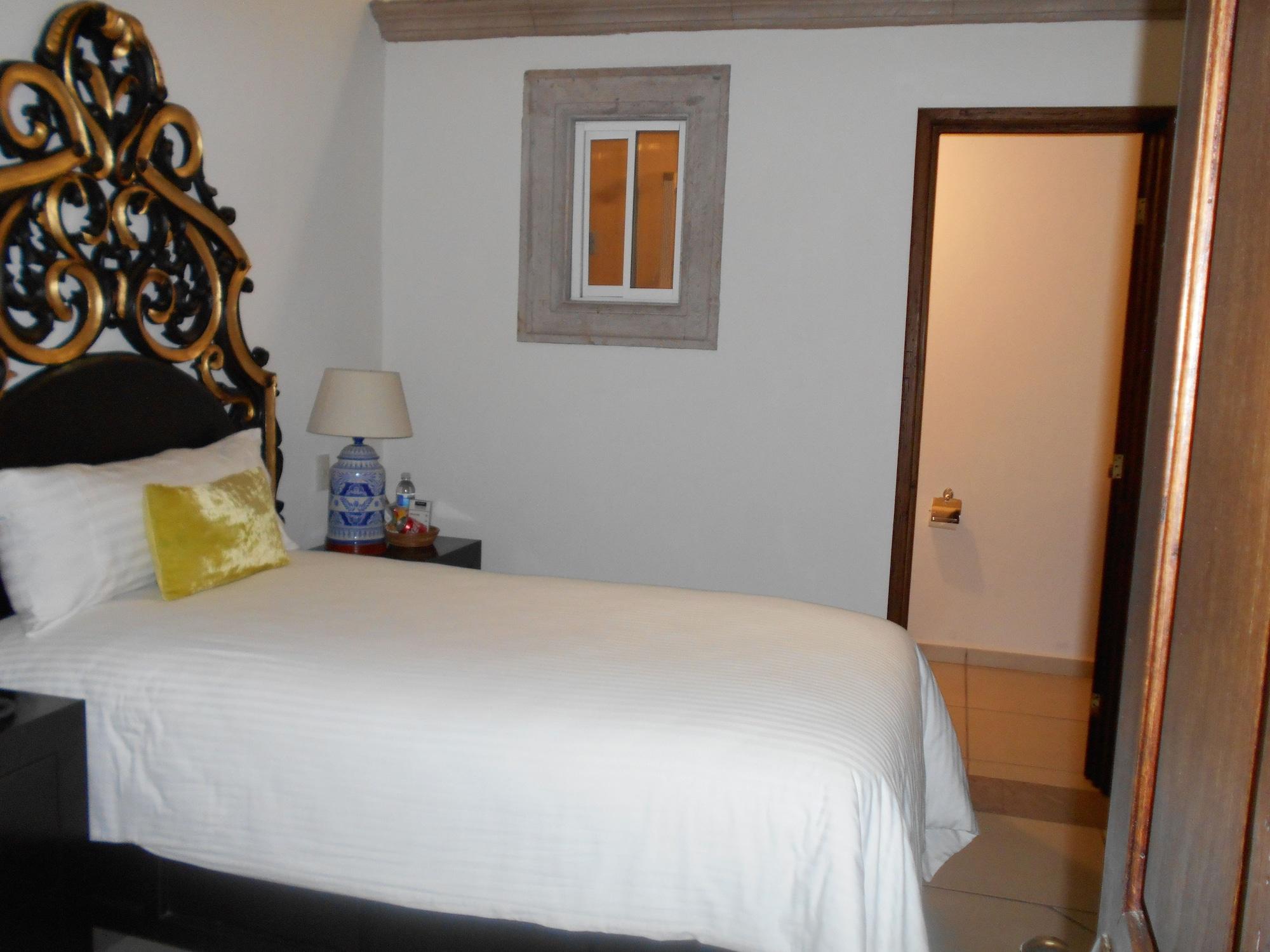Hotel Expres By Hosting House Морелия Экстерьер фото
