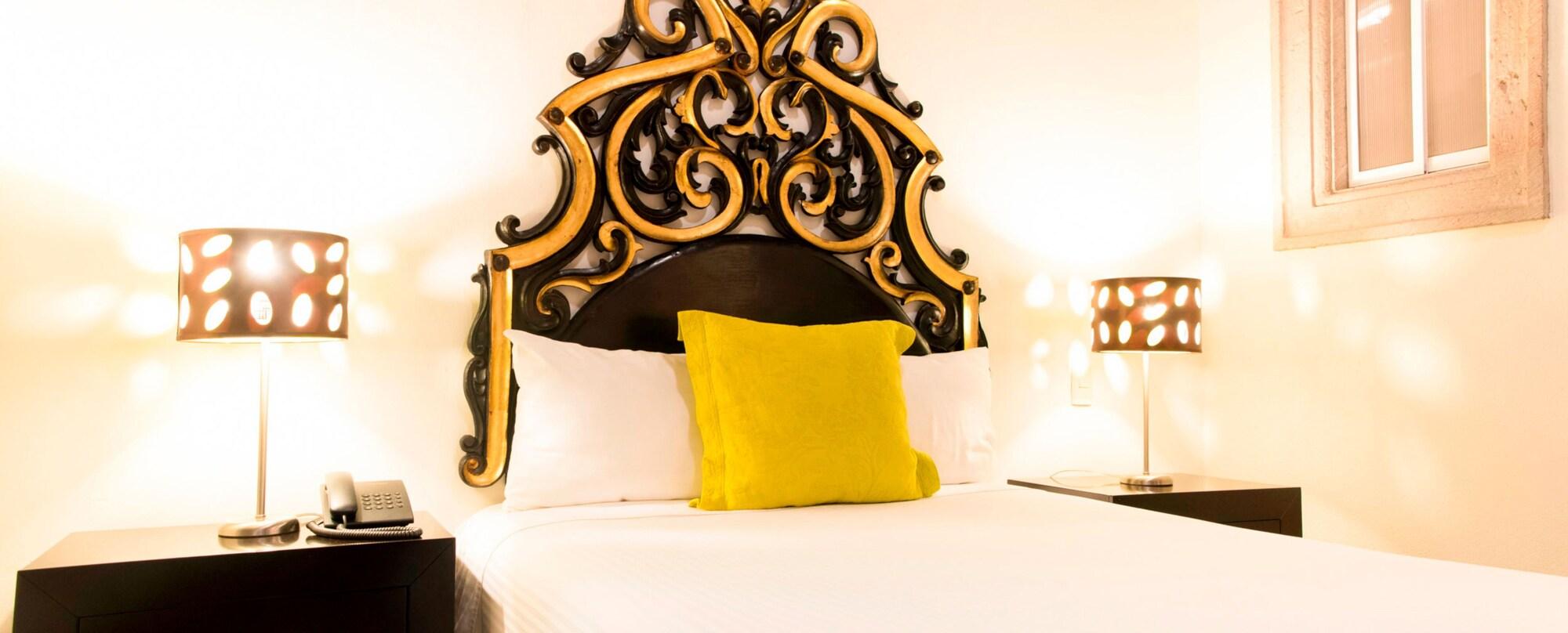 Hotel Expres By Hosting House Морелия Экстерьер фото