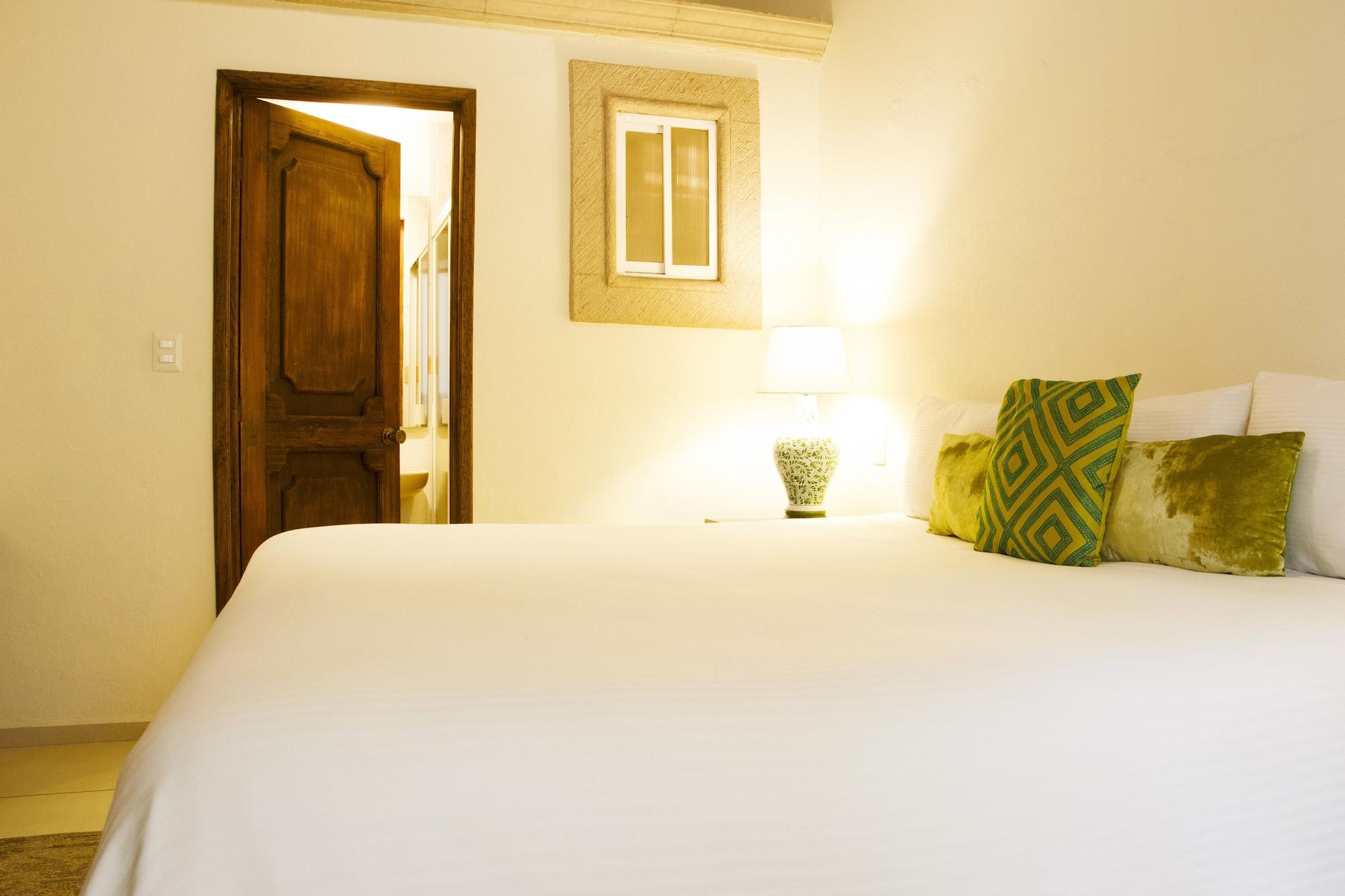 Hotel Expres By Hosting House Морелия Экстерьер фото