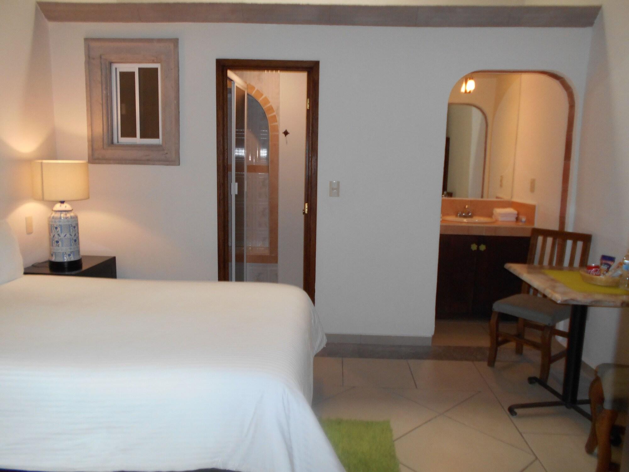 Hotel Expres By Hosting House Морелия Экстерьер фото