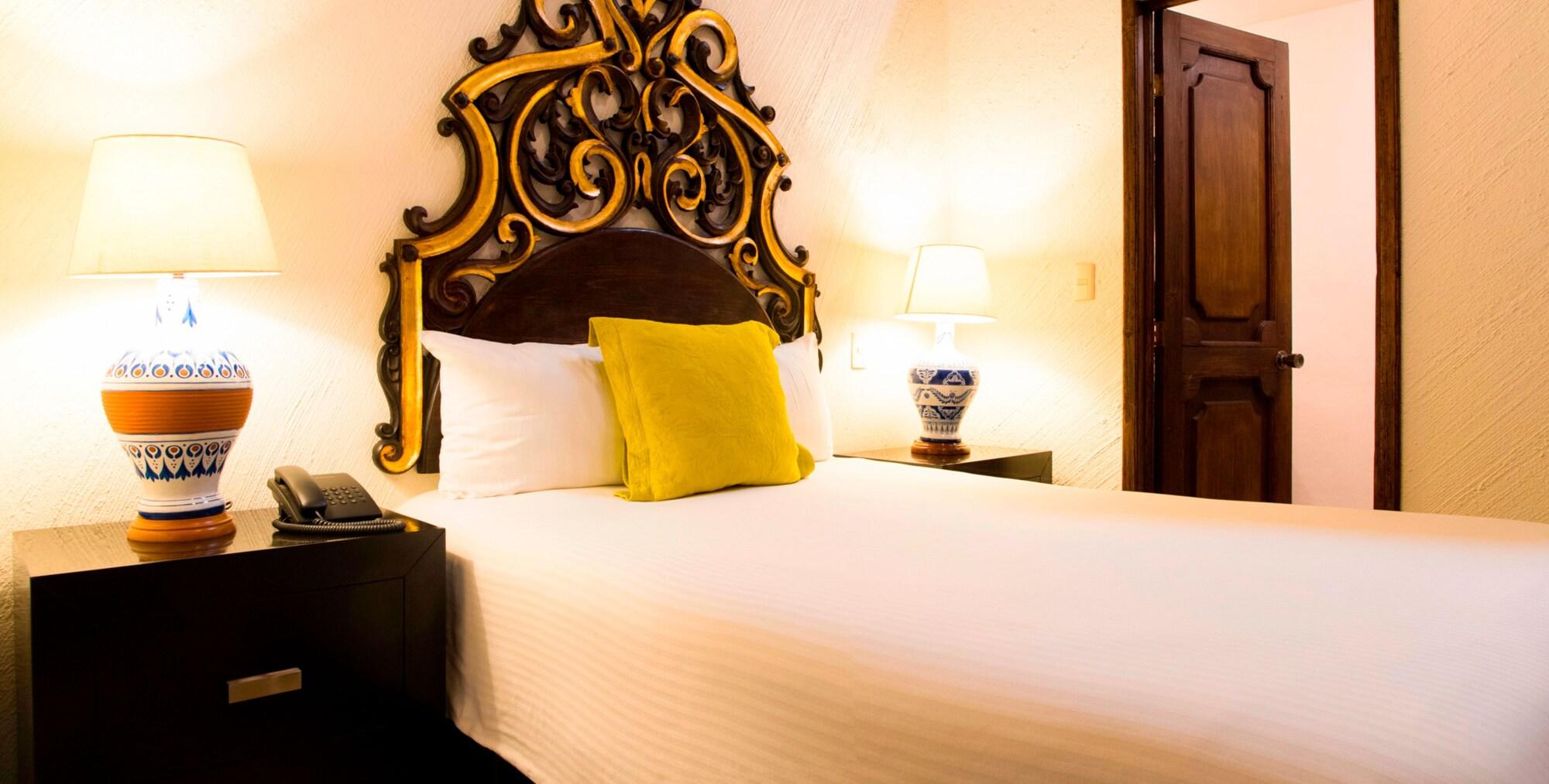 Hotel Expres By Hosting House Морелия Экстерьер фото