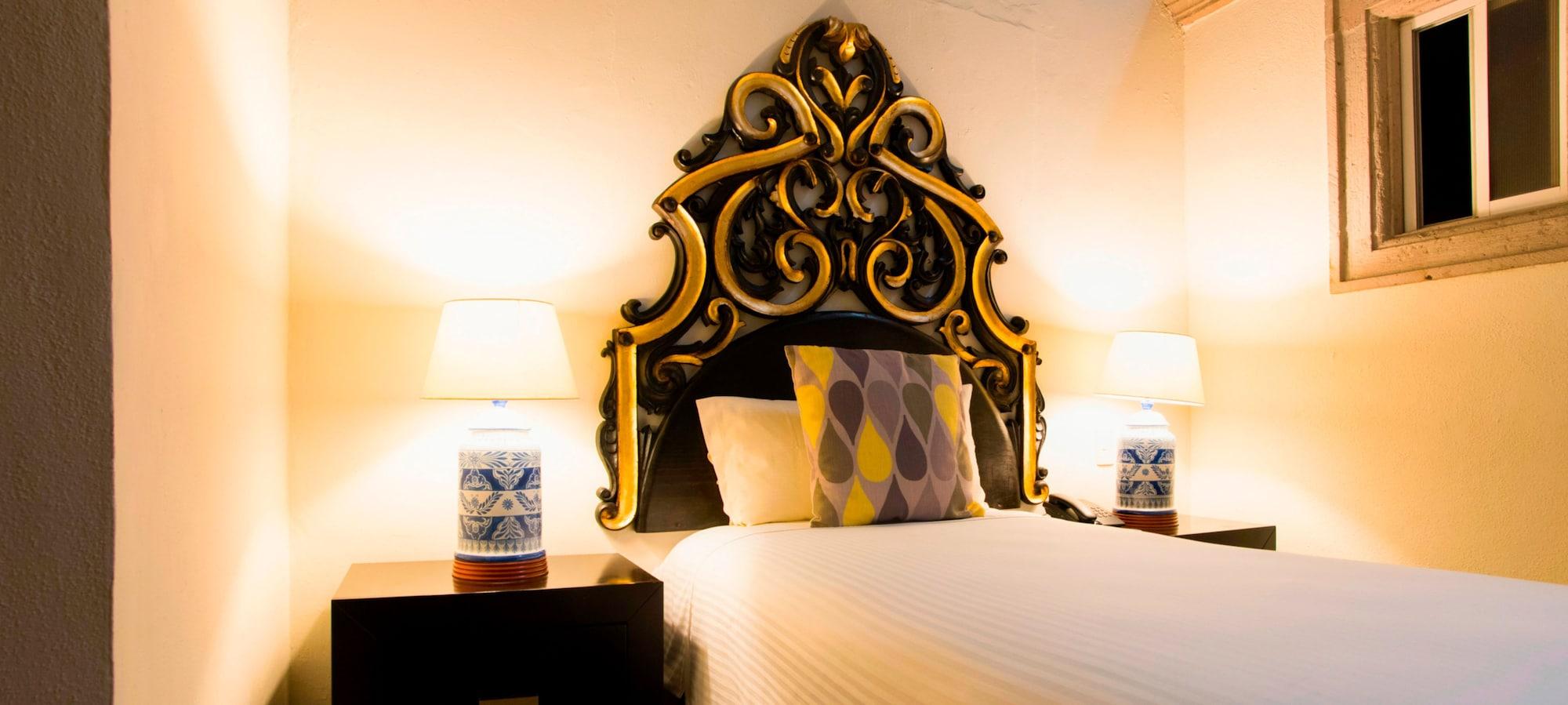 Hotel Expres By Hosting House Морелия Экстерьер фото
