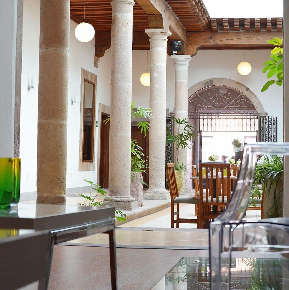 Hotel Expres By Hosting House Морелия Экстерьер фото