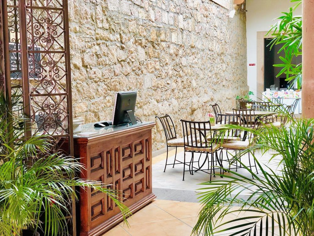 Hotel Expres By Hosting House Морелия Экстерьер фото
