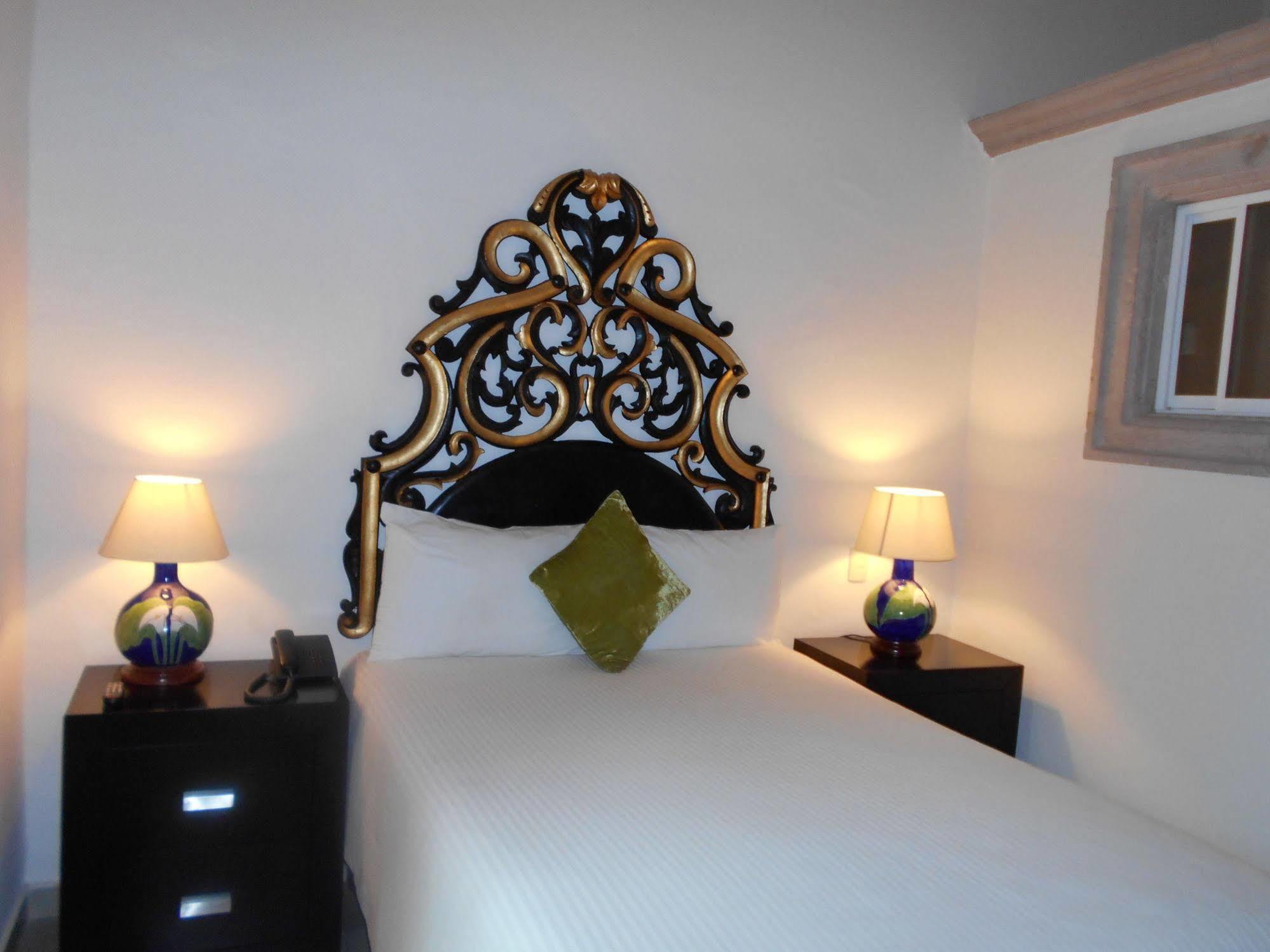 Hotel Expres By Hosting House Морелия Экстерьер фото