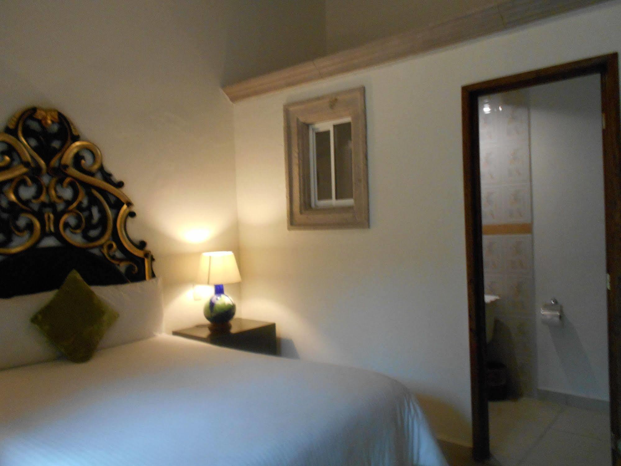 Hotel Expres By Hosting House Морелия Экстерьер фото